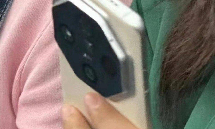 Alleged Oppo Find X7 spotted in the wild