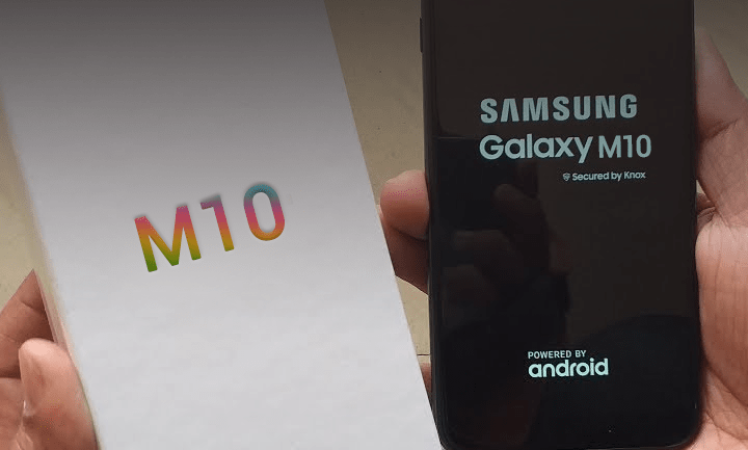 Alleged Samsung Galaxy M10 photo and retail box leak