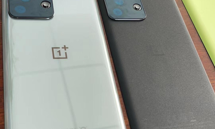 Alleged vanilla OnePlus 10 prototype pictured in the wild