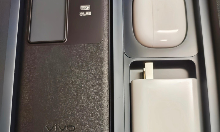 Box and case of Vivo X70 Pro Plus leaked