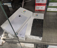 Google Pixel 3a XL retail box leaks out