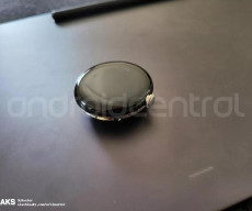 Google Pixel Watch left and found at a restaurant, first pictures revealed