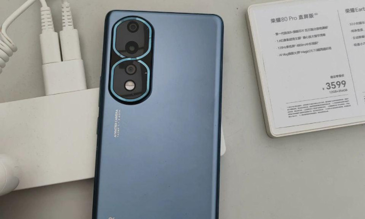 Honor 80 Pro Straight Screen Version leaked.
