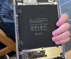 Microsoft Surface Neo prototype photo Exposed by @MaxWinebach