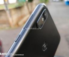 moto-one-the-first-ever-motorola-phone-with-display-notch-real-photos-of-moto-one-leaked-techinfobit-6