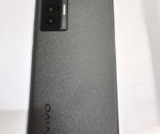 So here are the live image of Vivo X70 Pro & Vivo X70.