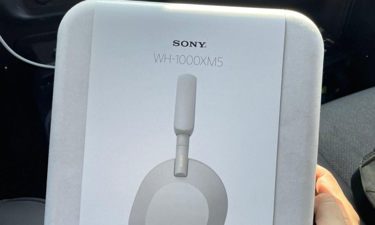 Sony WH-1000XM5 retail box pictures confirms previously leaked design