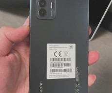 Xiaomi 12 lite live images leaked.