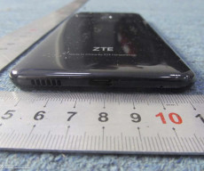 ZTE A7020 live pictures and user manual leaked by FCC